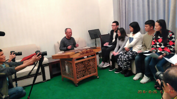 非遗国家级传承人付兵正在扬琴演示