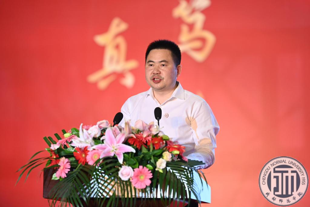 学校举行2022年毕业典礼暨学位授予仪式