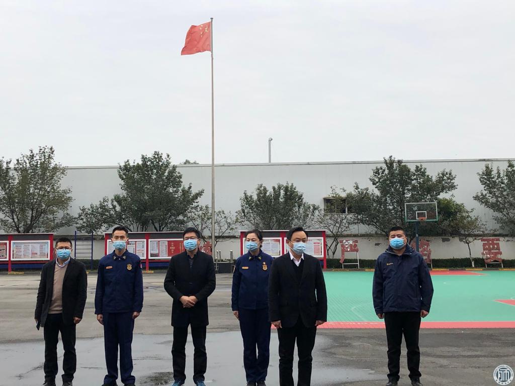 学校领导慰问成都市消防支队消防二十一中队指战员