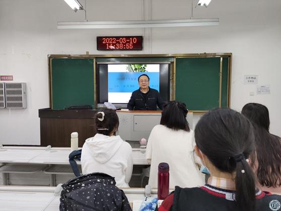 文新学院举办“硕士生复试与调剂策略”讲座